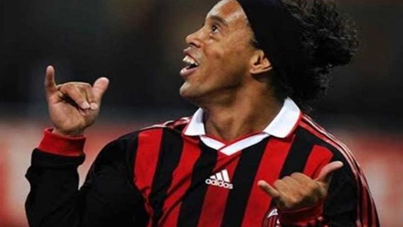 رونالدينيو يدعم ميلان