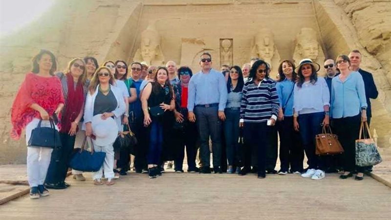 وزراء وسفراء وبرلمانيون