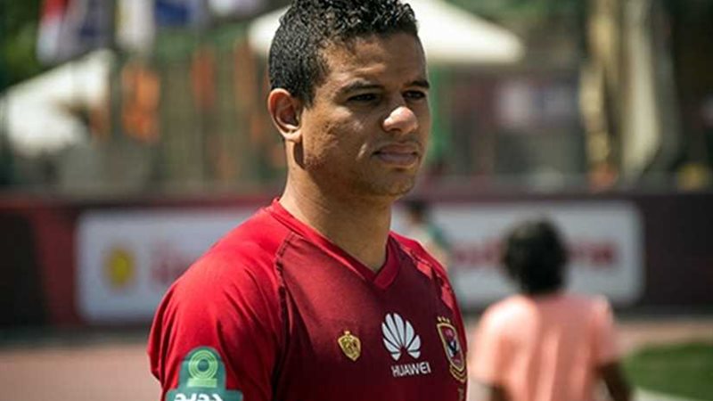 مدافع الأهلي يستقبل