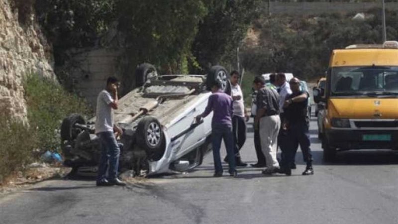 إصابة 12 شخصا فى