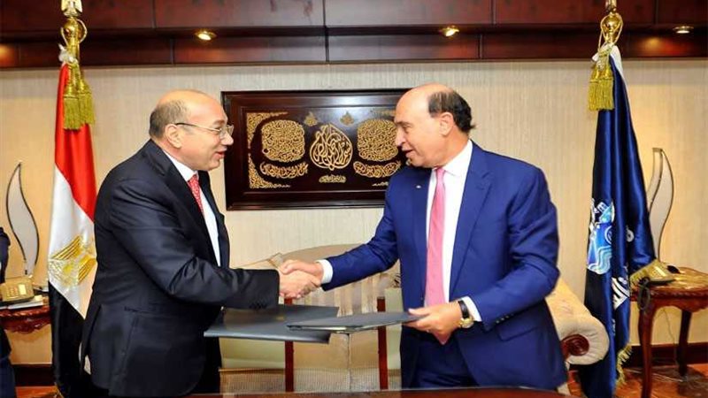 مميش يوقع اتفاق تسوية