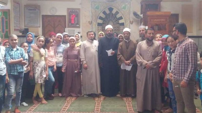 70 طالبا يتقدمون