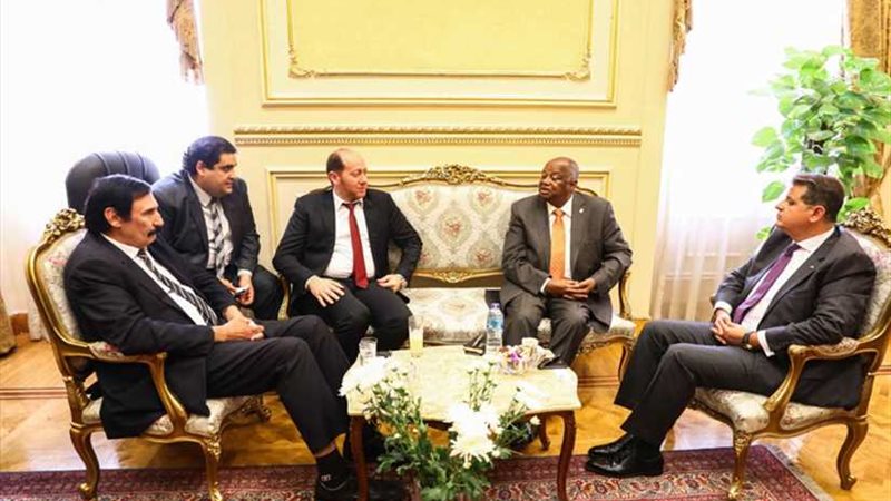 سفير أنجولا بـخارجية