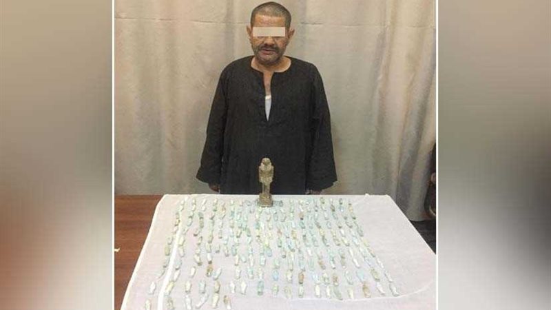 ضبط موظف بالمعاش