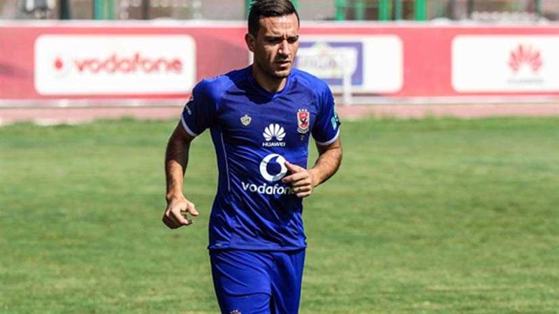 علي معلول يؤدي تدريبات