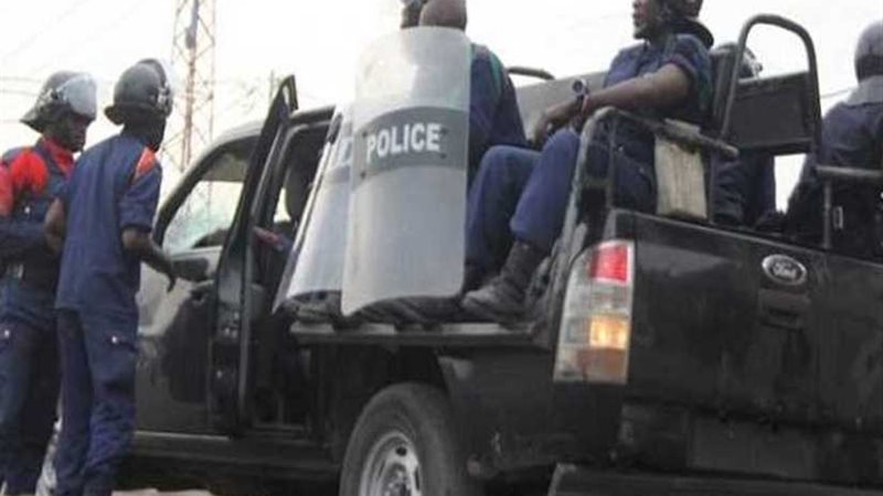 مقتل 13 واختطاف 12