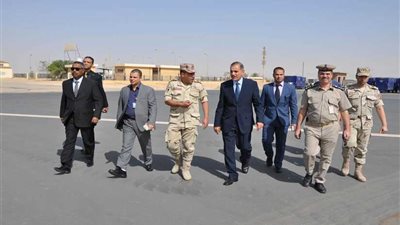 محافظ أسيوط يتقدم الجنازة العسكرية للشهيد الجندي 