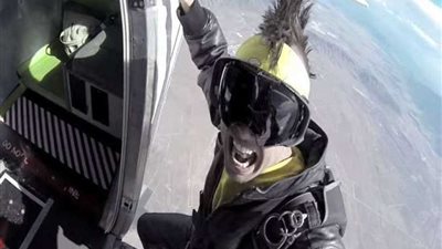 مصرع فنان كندي خلال تصويره 