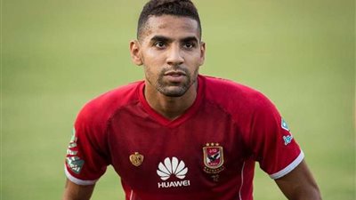 مؤمن زكريا يجدد للأهلي على بياض