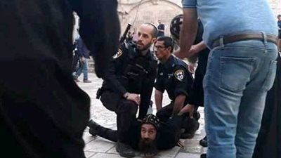 شاهد.. الاحتلال يعتقل راهباً ويقمع وقفة احتجاجية للأقباط في القدس