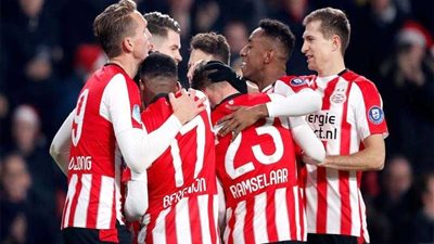 أيندهوفن يخطف تعادلا مثيرا من توتنهام 2-2 في دوري أبطال أوروبا