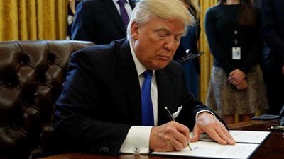 ترامب يوقع على مشروع قانون للحد من انتشار الأفيون في الولايات المتحدة