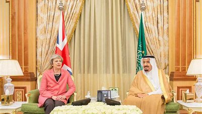 الملك سلمان يجري اتصالا هاتفيا برئيسة وزراء بريطانيا