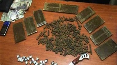 ضبط عاطل بحوزته 5 طرب حشيش بالبحيرة