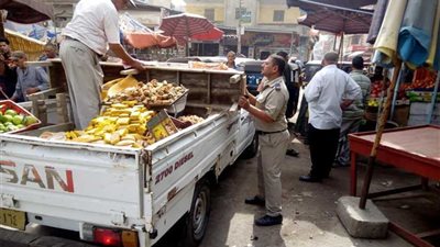 حملة مكبرة لإزالة الإشغالات والباعة الجائلين من شوارع 