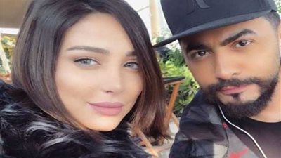 تامر حسني وزوجته يزفان خبرا سعيدا لمعجبيهما