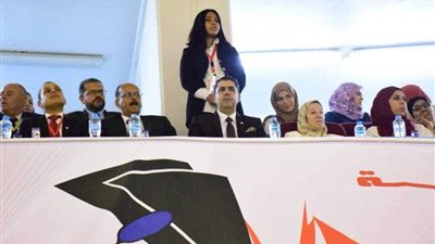 التهامي يكرم رئيسة اللجنة البارلمبية في افتتاح بطولة مصر الدولية للريشة