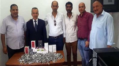 جمارك سفاجا تحبط محاولة تهريب ساعات يد وهواتف محمولة..