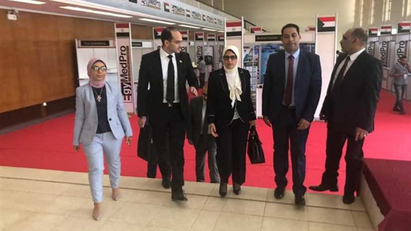 وزيرة الصحة تهدى