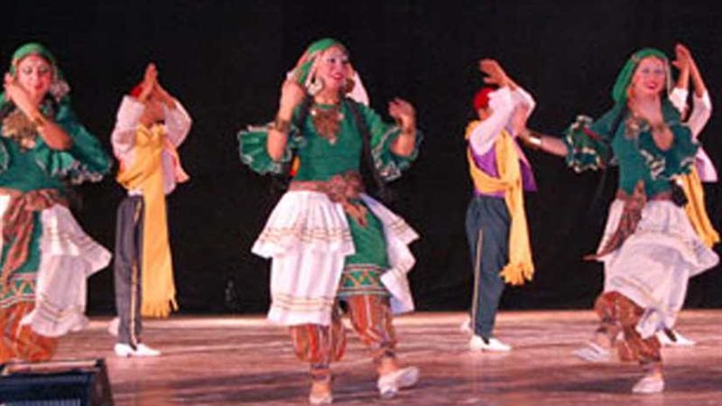 اليوم.. الفنون الشعبية