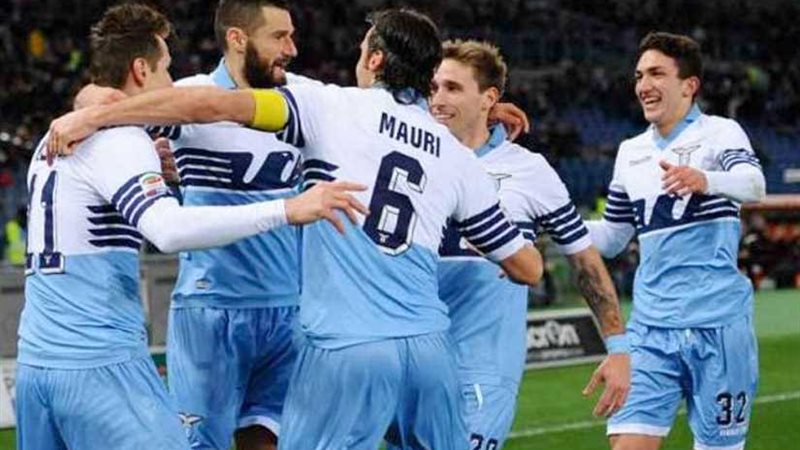 لاتسيو الإيطالي يفوز