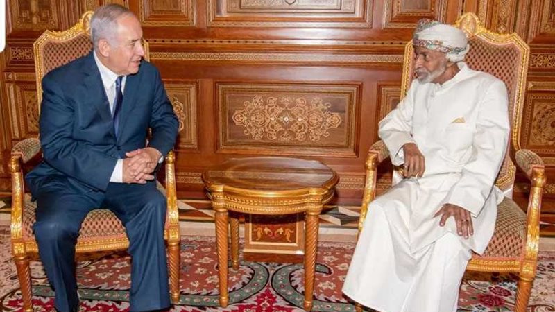 السلطان قابوس يستقبل