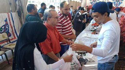 بالصور.. مديرية أمن القاهرة توفر أسواق متنقلة لبيع الخضروات الأساسية بإسعار تقل عن السوق