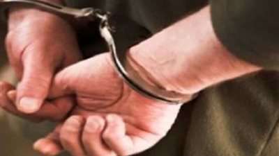 ضبط فلاح أثناء التنقيب عن الآثار بأبو حمص بالبحيرة