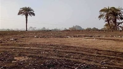 مغاغة تهدم هرم القمامة وتنقله للصحراوي الغربي استعدادًا لتشغيل مصنع المخلفات بالعدوة