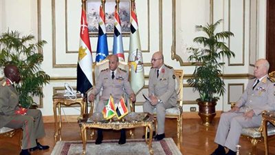 وزير الدفاع ورئيس الأركان يلتقيان رئيس قوات الدفاع الوطني البوروندي