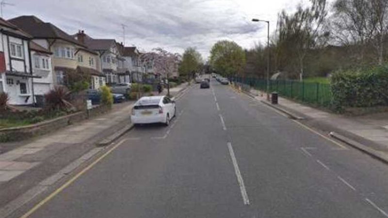 امرأتان وشاب يقتلون