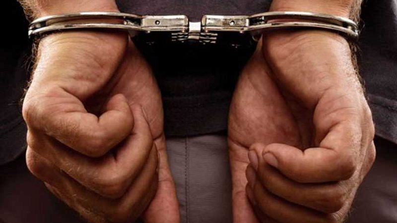 القبض على محامٍ لاتهامه