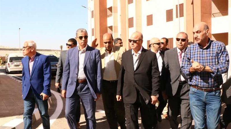 محافظ القاهرة 4700