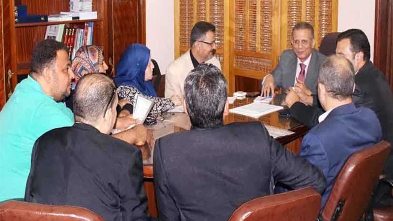 بحث التعاون بين جامعة