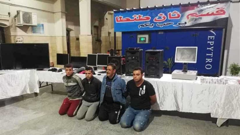 عرض مسروقات عصابة