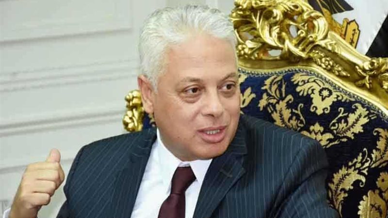 سارة طالبة جامعية