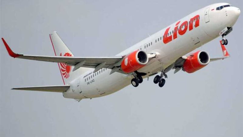 تحطم طائرة ركاب إندونيسية