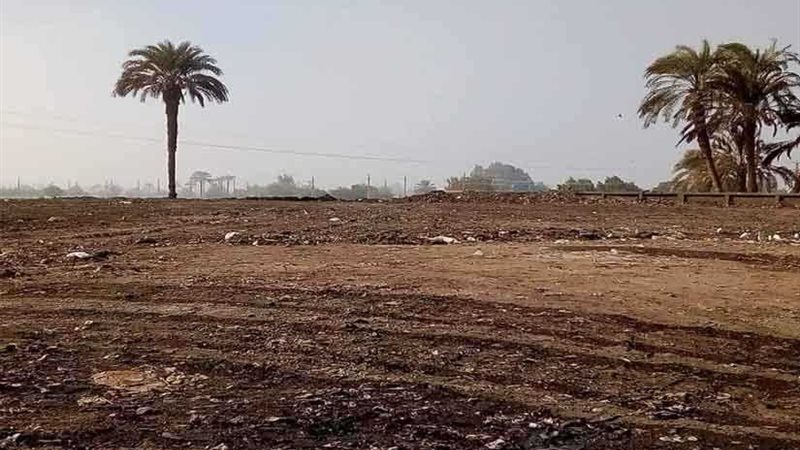 مغاغة تهدم هرم القمامة