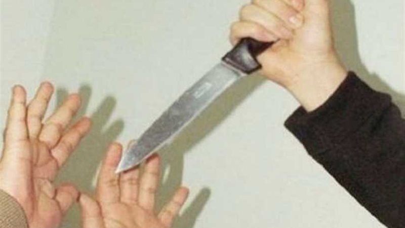 ينهي حياة زميله لمطالبته