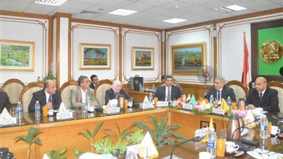 محافظ المنيا لرئيس الجامعة الجديد: نحن شركاء في التنمية والجامعة هي بيت الخبرة والمشورة