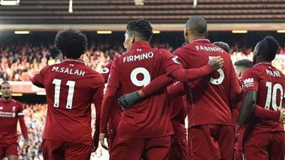 «صلاح» ينافس 17 لاعبًا على جائزة لاعب الشهر