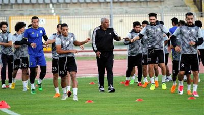 ميمي عبد الرازق يقود تدريبات المصري استعدادا للإسماعيلي