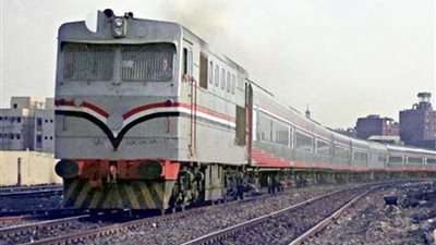 السكك الحديدية: سيارة ربع نقل تقتحم خط القاهرة/ السد العالي وتتسبب في تأخر قطار أسوان