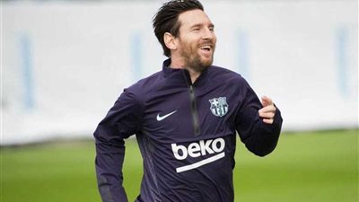 ميسي يعود لتدريبات برشلونة بعد إصابة في الذراع الأيمن