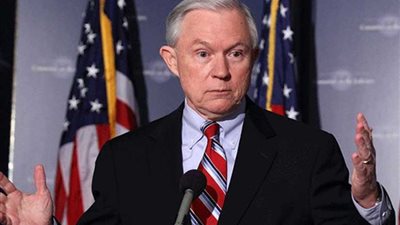 سيشنز: لا تسامح مع أي اعتداء على الأفراد في أمريكا بسبب انتماءاتهم الدينية