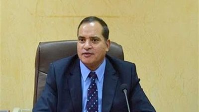 رئيس جامعة سوهاج يكرم وزير الثقافة الليبي و21 من الشعراء العرب