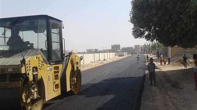 إزالة مخالفات وتعديات على أرض زراعية واستكمال رصف وتسوية الطرق بالفتح