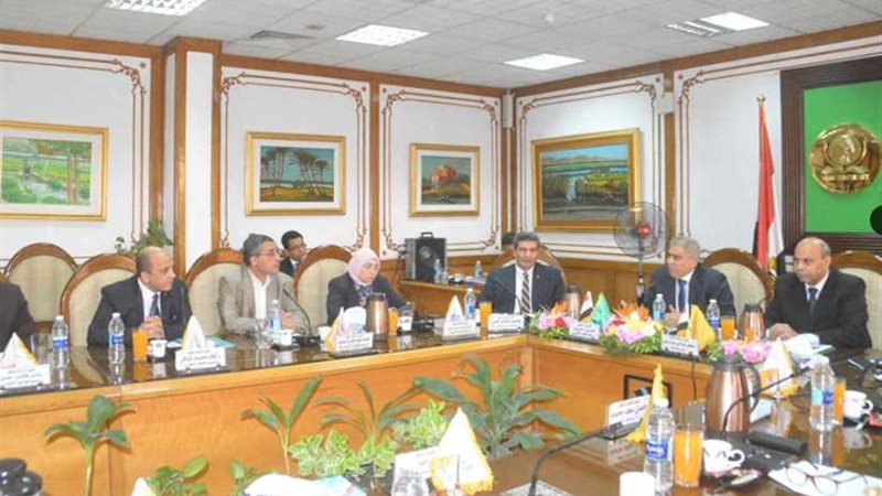 محافظ المنيا لرئيس