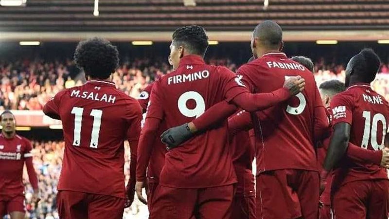 «صلاح» ينافس 17 لاعبًا