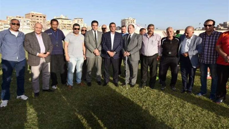 محافظ البحيرة يلتقى